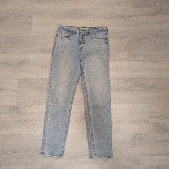 Levi's Light Wash Jeans - Picture 1 of 8